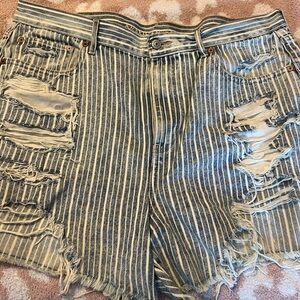 EUC American Eagle striped 90s boyfriend shorts!